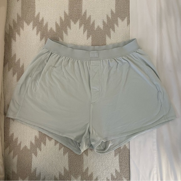 SKIMS Boyfriend Loose Boxer Short, XL, Frost - Picture 2 of 10